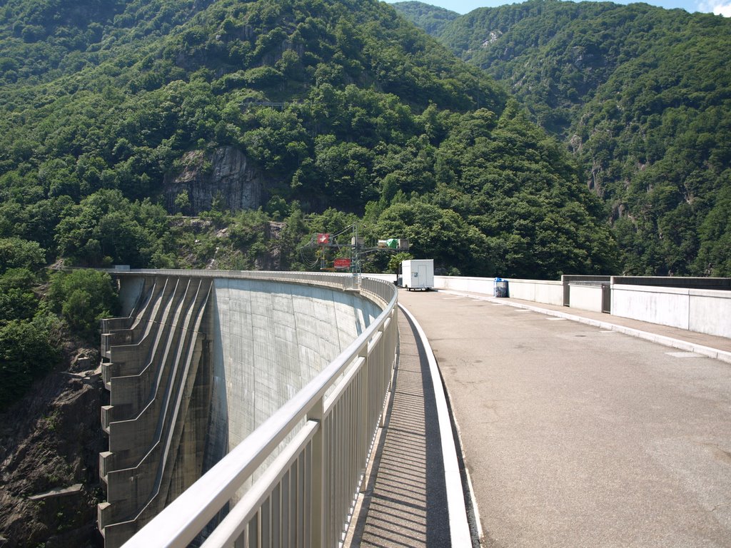 Val Verzasca (June 2008) by www.swiss-pics.ch by NilsW