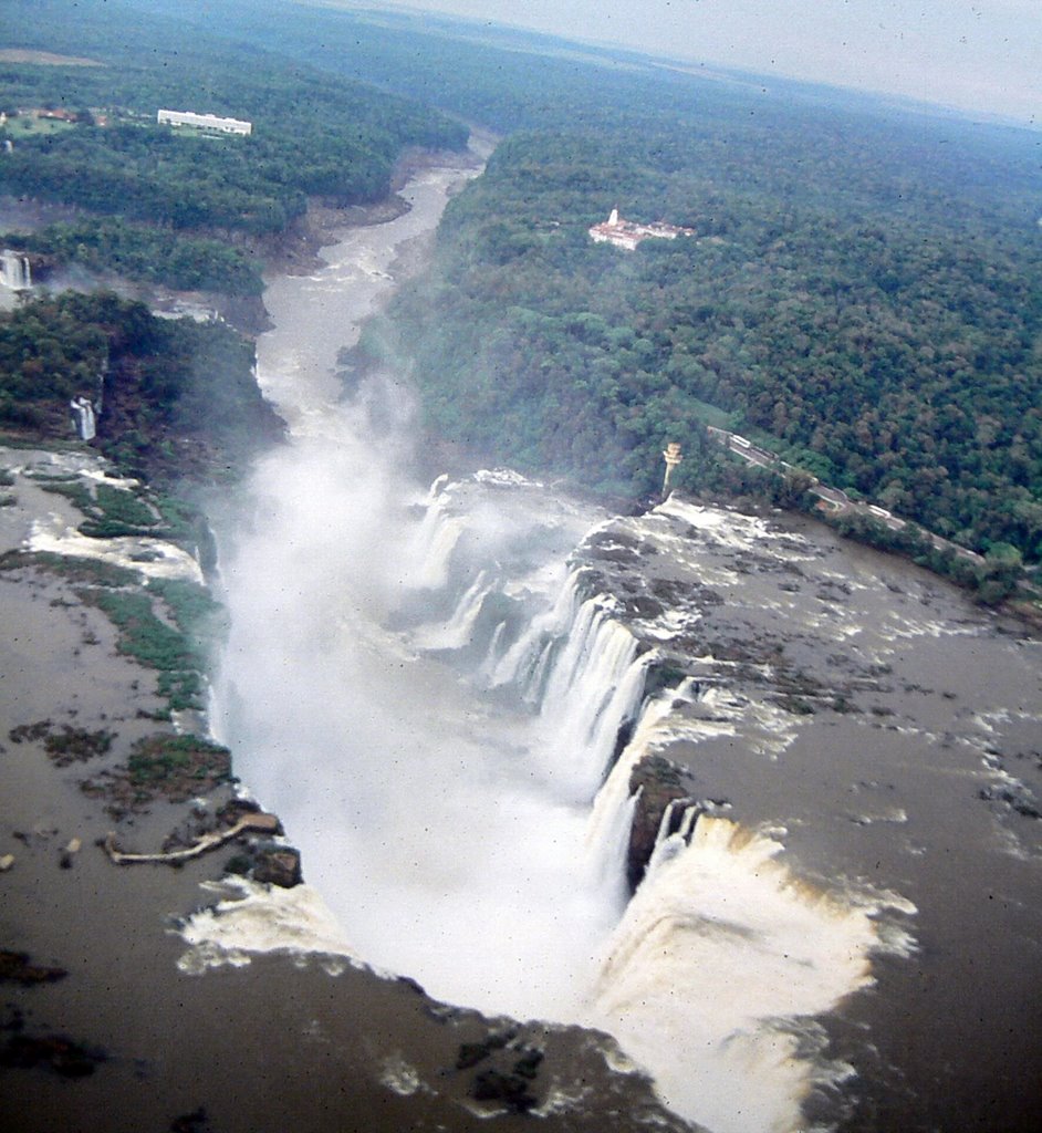 Cataratas Iguazú by Carlos Duclos