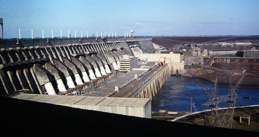 Presa de Itaipú by Carlos Duclos