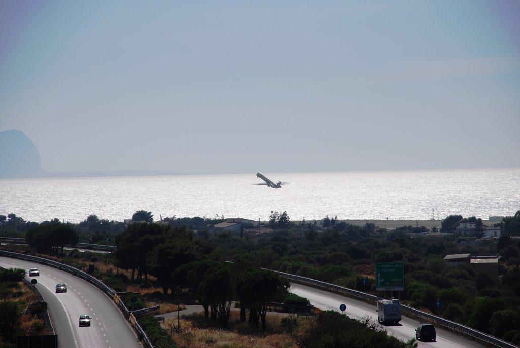 Autostrautostrada/aeroporto Falcone-Borsellino by fmauro51