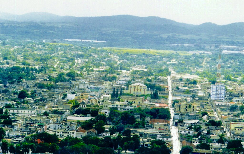 Vista del Centro de la Ciudad de Holguin. by perezmontejo