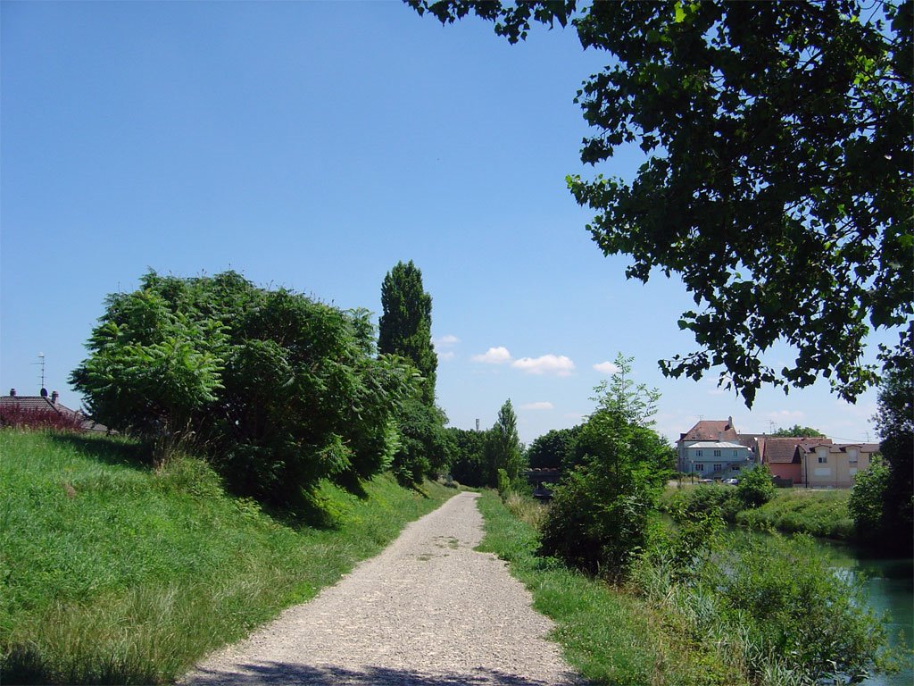 Along the canal by http://www.meispix.com (Philippe Meisburger)