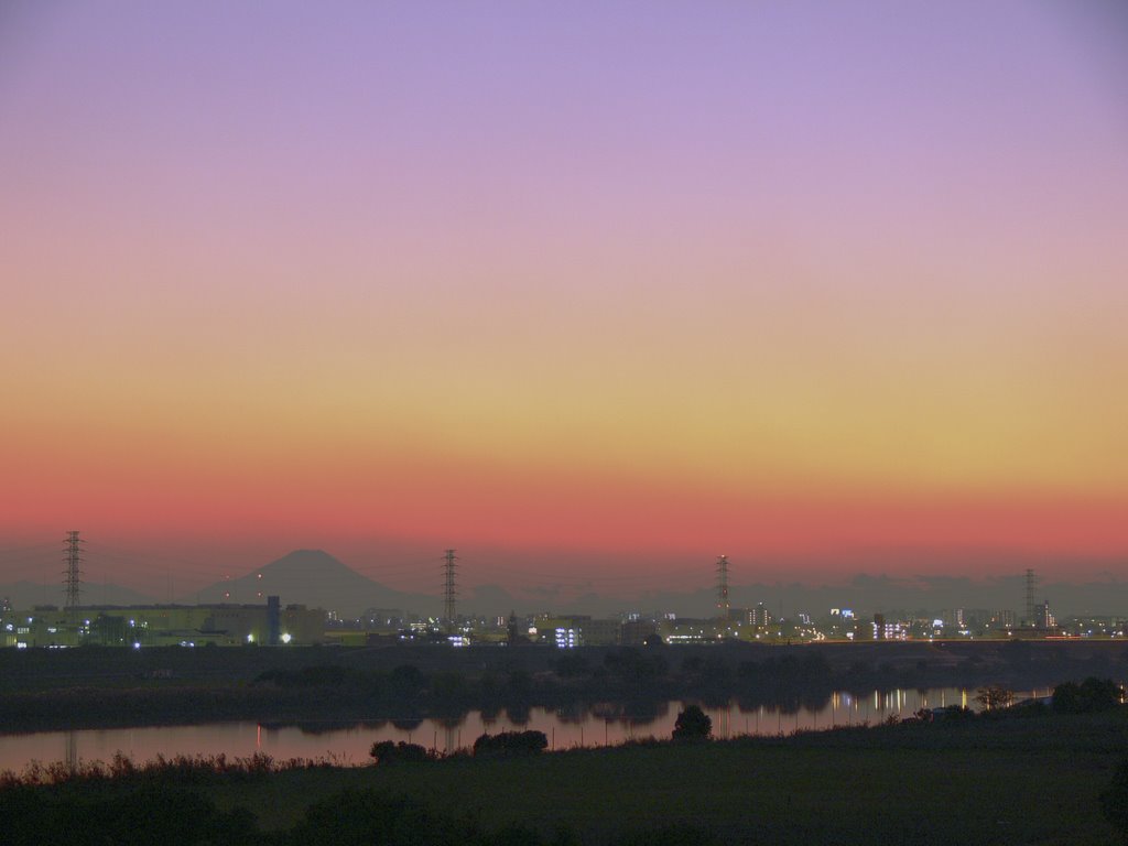 夜景と富士山 戸田市荒川運動公園 by とも21