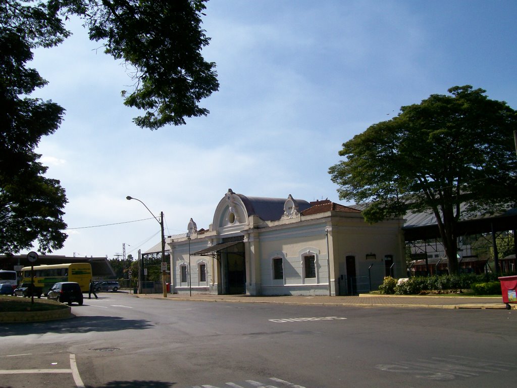 Antiga Estação Ferroviaria com Exposição de Arte by Cleuza Daros