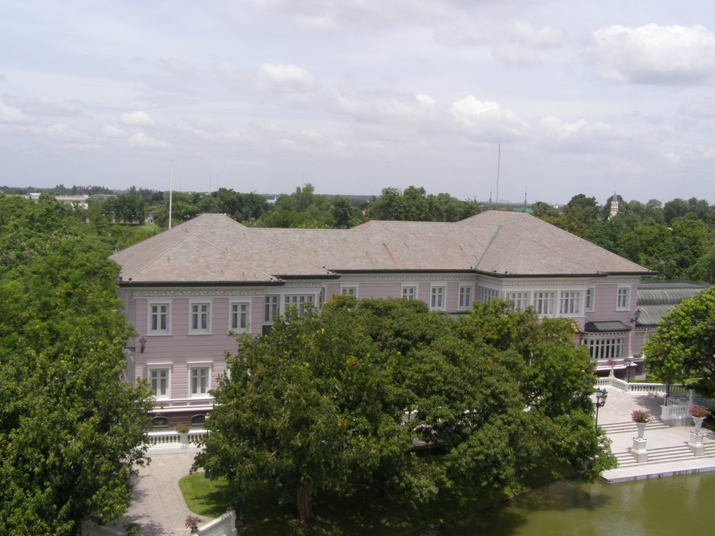 View Bang Pa-In Palace by CHAMRAT CHAROENKHET