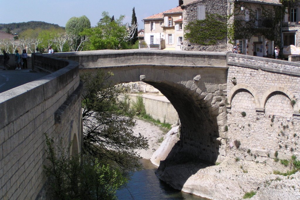 Römische Brücke in Vaison-la-Romaine by Elke Böhme