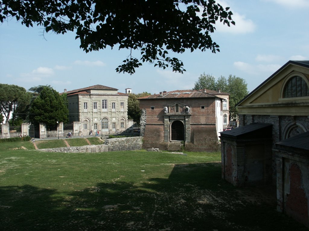 La Porta di Castruccio Castrcani degli Antelminelli a Lucca. by Arturo Biondi