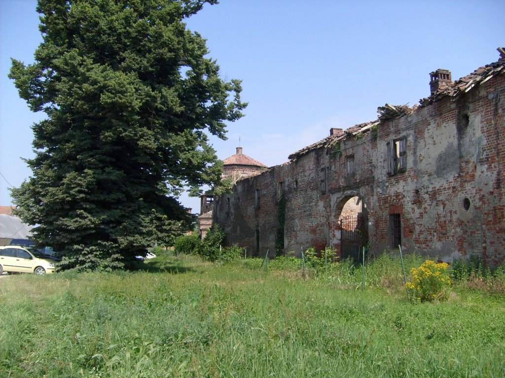 Ruderi della cascina di Rossate...comune di Comazzo. by maes maestri