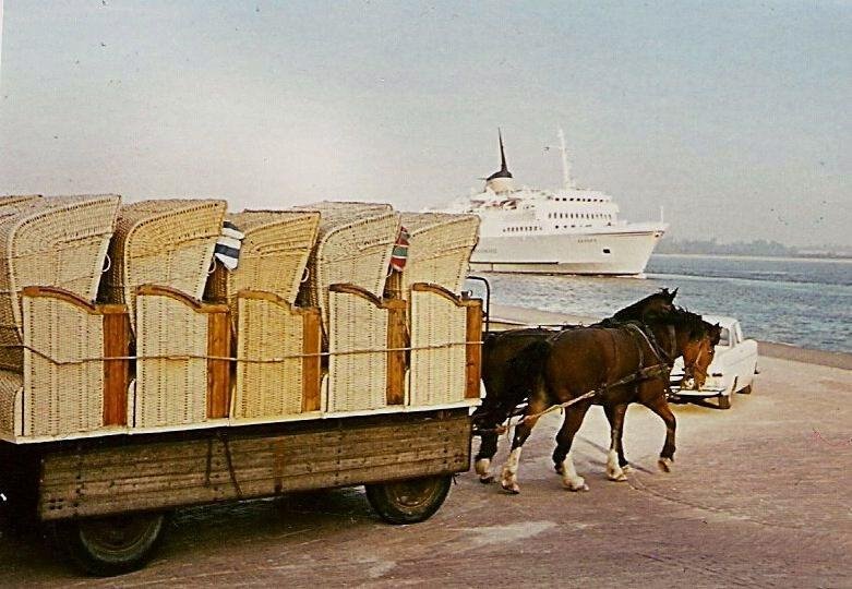 Travemünde (Schleswig-Holstein): Transport der Strandkörbe by dudeyberlin