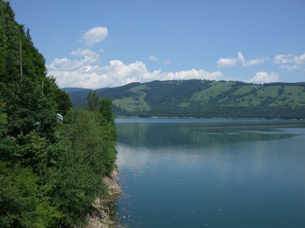 Lacul Izvorul Muntelui la barajul Bicaz by gabiavram