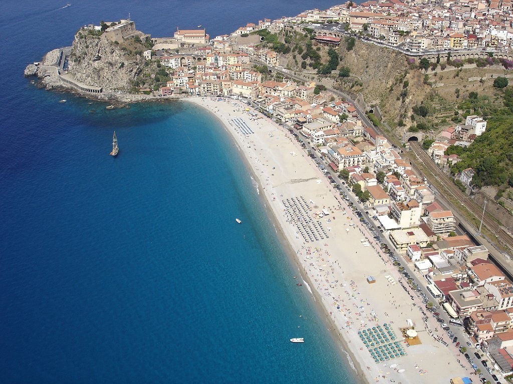 Scilla's beach by Free-spirits