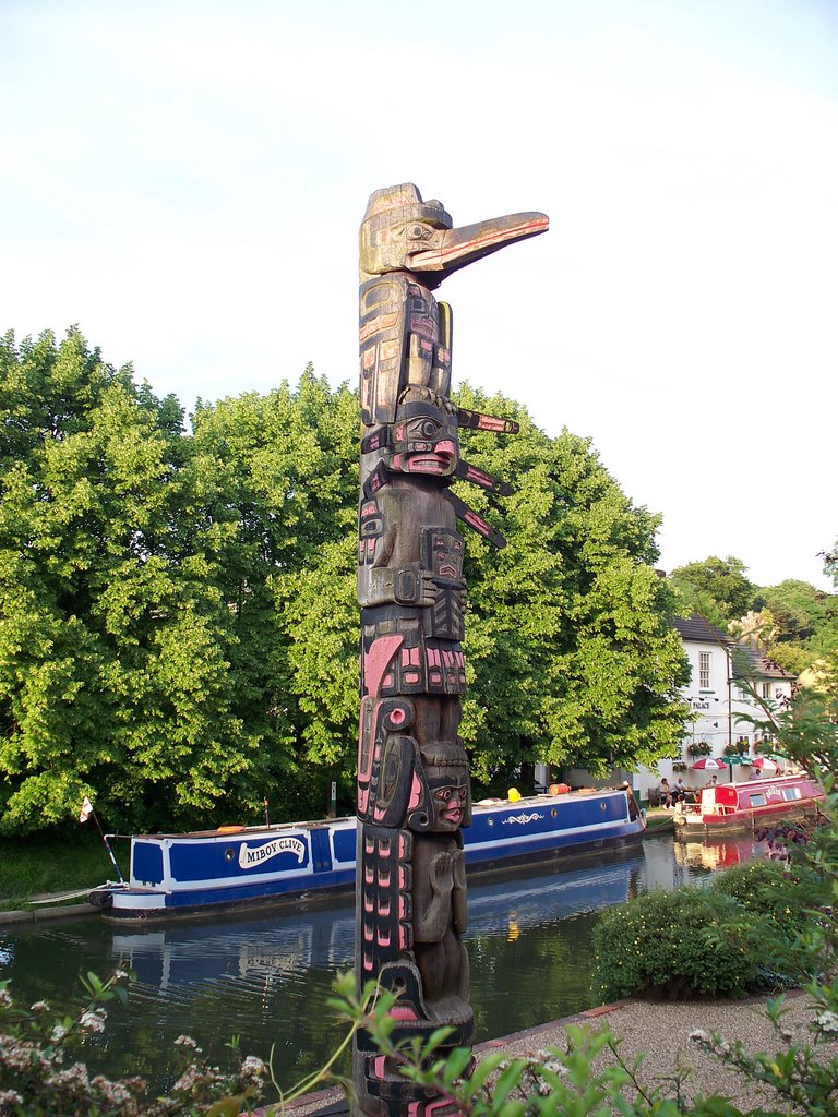 Totem Pole 2 by Ian Ginger