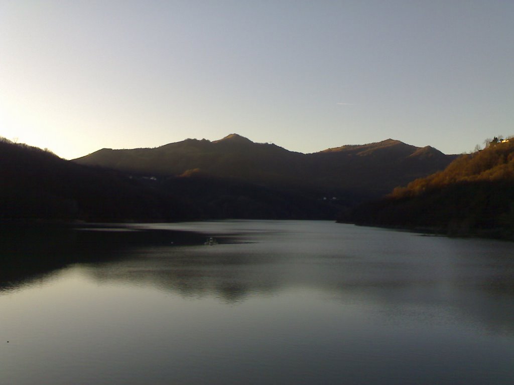 Lago del Brugneto by Fabio"Rox"Rotondale