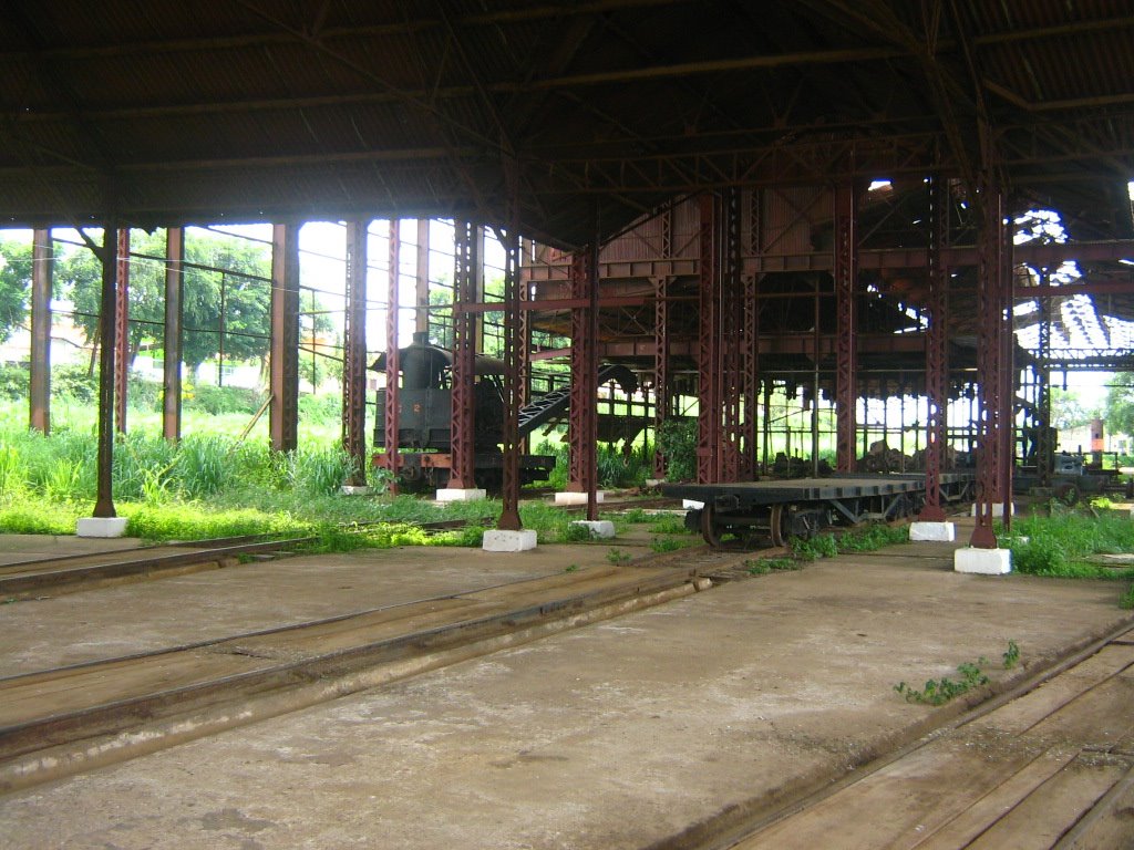 Antigo Parque de Manutenção da EFMM by Juliano M.Luchini