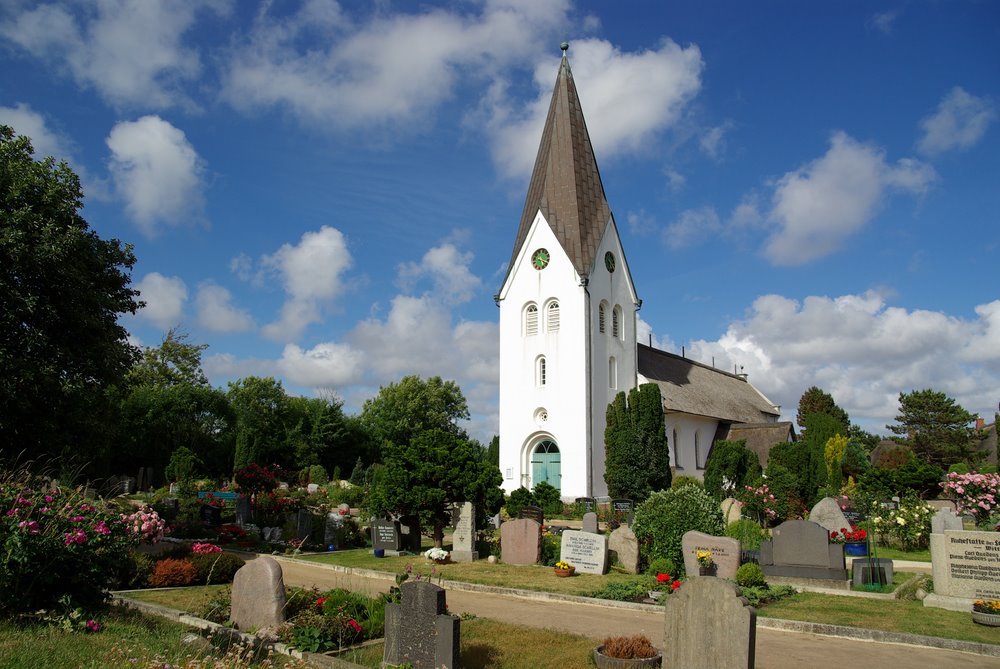 Große Kirche auf Amrum in Nebel by Christian v.R.