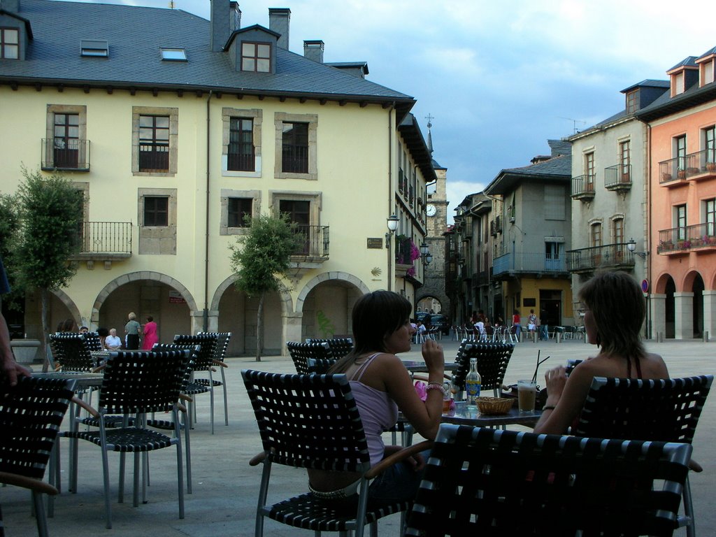 Terraza Edesa, Ponferrada, León, España by alberto gonzalez