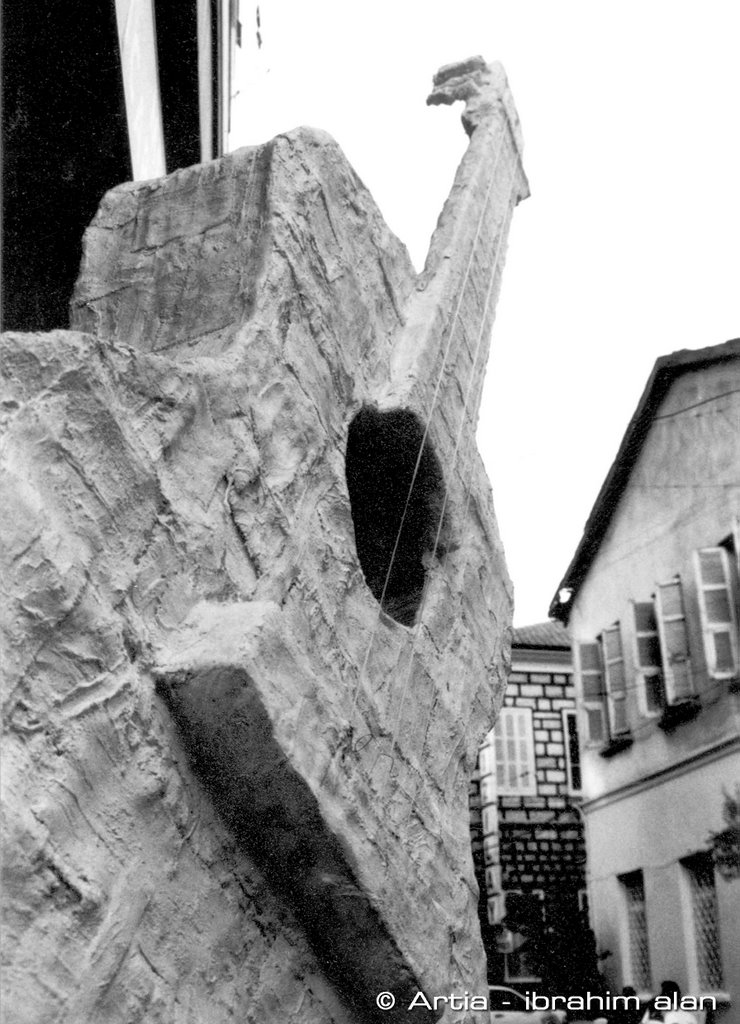 Gitar Heykeli, Mersin - 1999 by © Kent Heykelleri