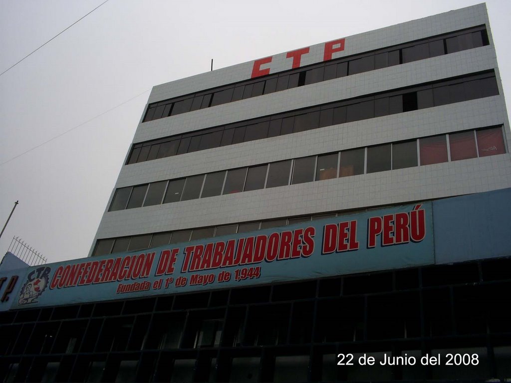 Edificio de la "Confederación de Trabajadores del Perú" by sochoayangora