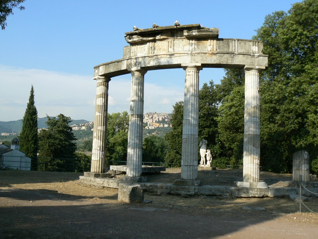 Villa Adriana. Temple de Vénus et Tivoli au fond. by Bernard Chollet-Rica…