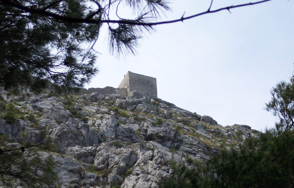 Ruins above Omiš; under the ruins by Rad-86