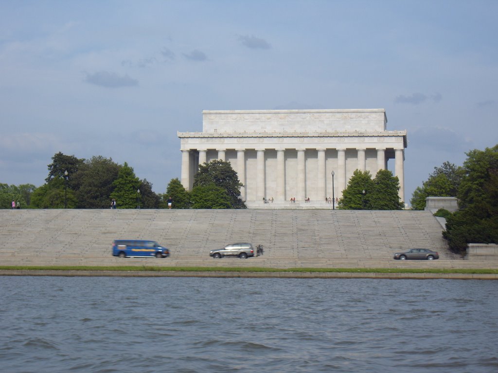 Rear of Lincoln Memorial by jeffrey-kellett