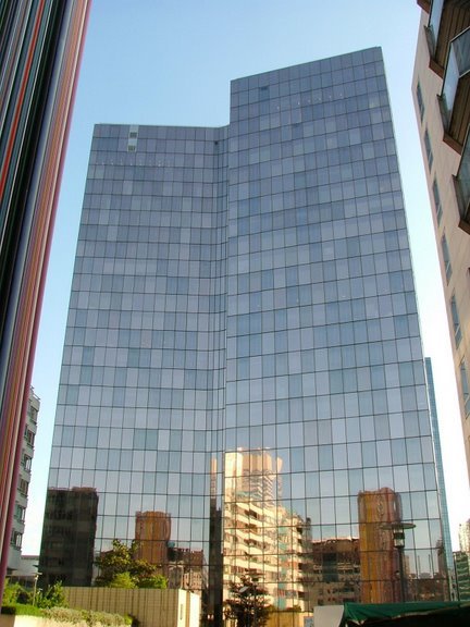 La Défense, Tour Manhattan (110m de haut) by rv8427