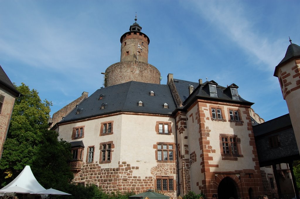 Schloß Büdingen, Äußerer Schloßhof by crenomical