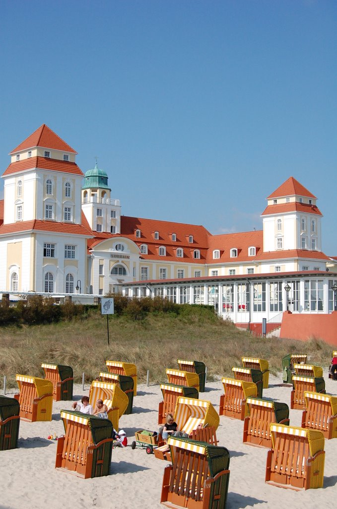 Kurhaus am Strand von Binz by dani031978