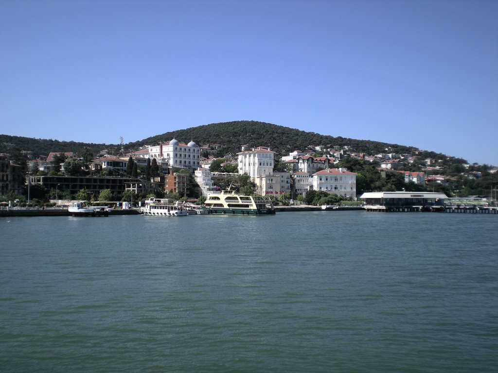 Vapurdan Büyükada'ya bakış by Selçuk Bağrışen