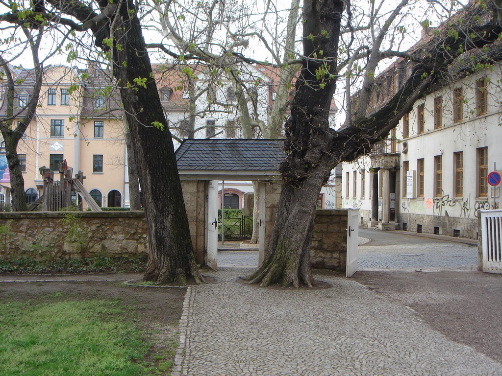 Eingang der Jakobskirche by squala