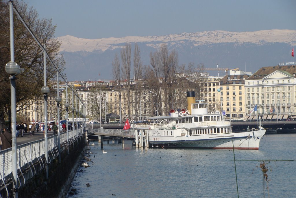 Looking north from Promenade Du Lac by richierock