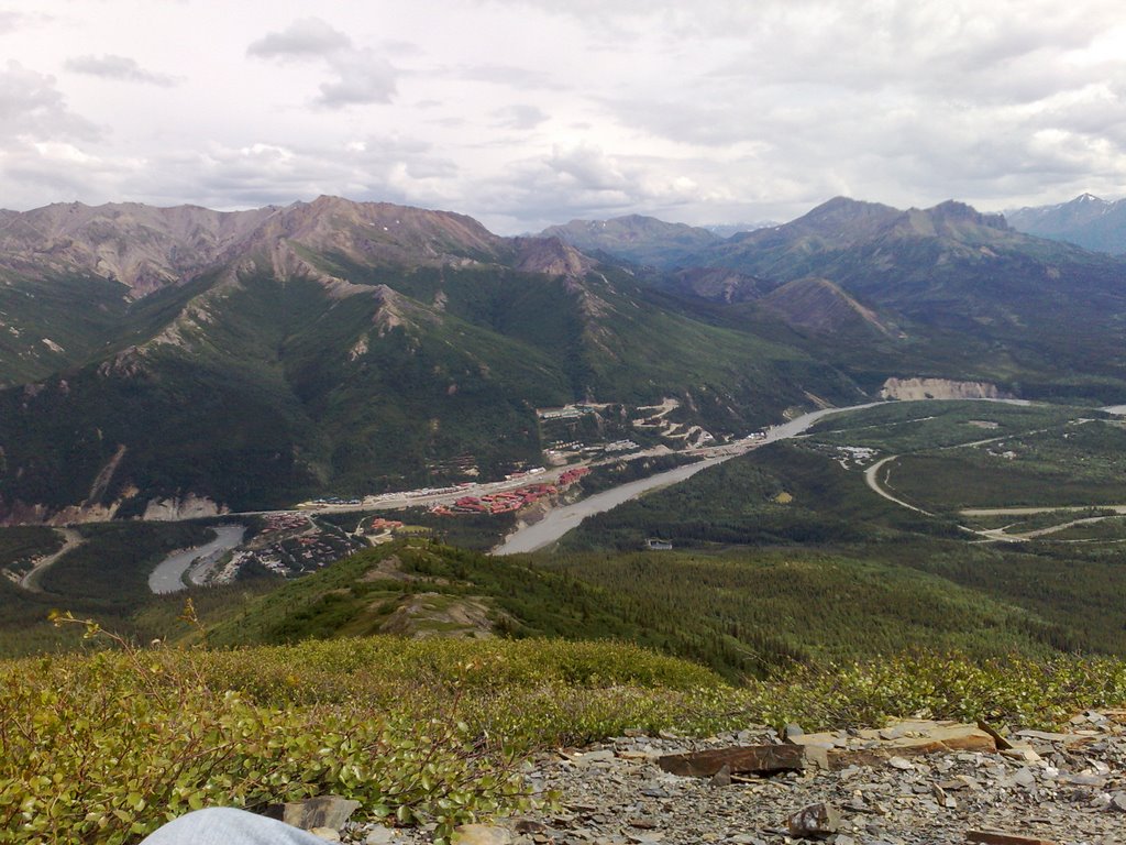 Denali Town on the way to Mount Healy by gaonkar