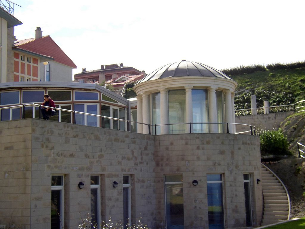 Balneario de Zumaia by Fernando Mondejar