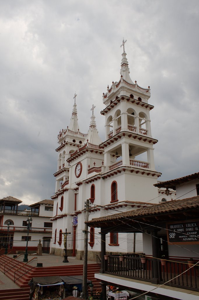 La iglesia de Mazamitla desde la pizzeria de Jona by Hugo Vázquez