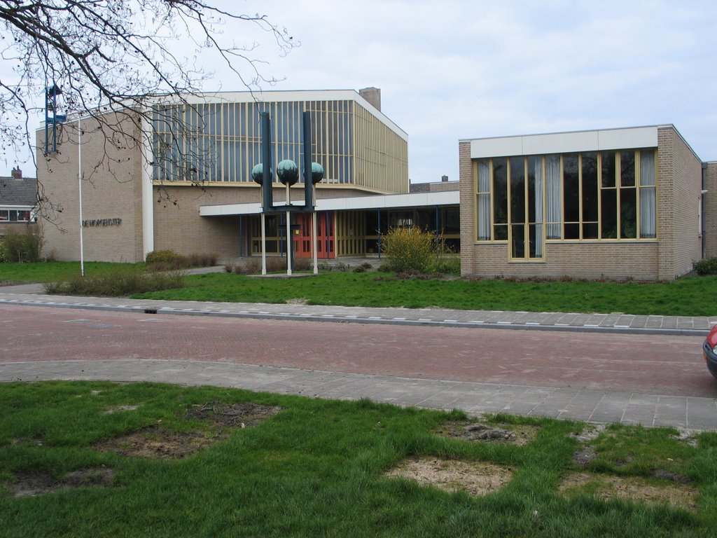 Protestantse kerk De Morgenster by Leo Hollestelle