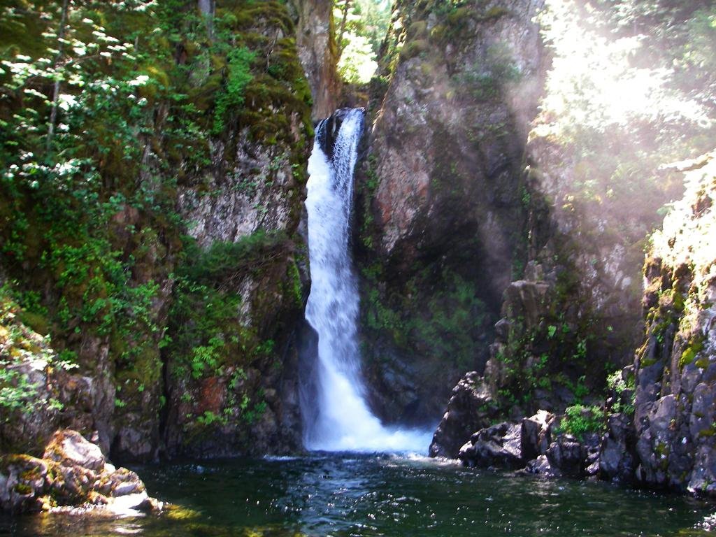 Eagle falls by David Knott