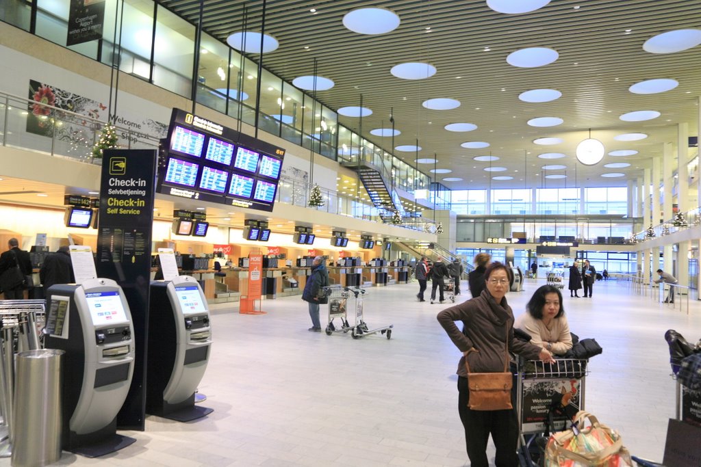 Copenhagen Kastrup Airport by Andy Tam