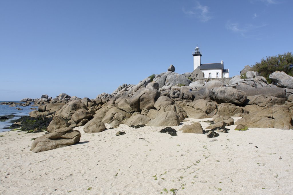 Phare de pontusval by cricrico