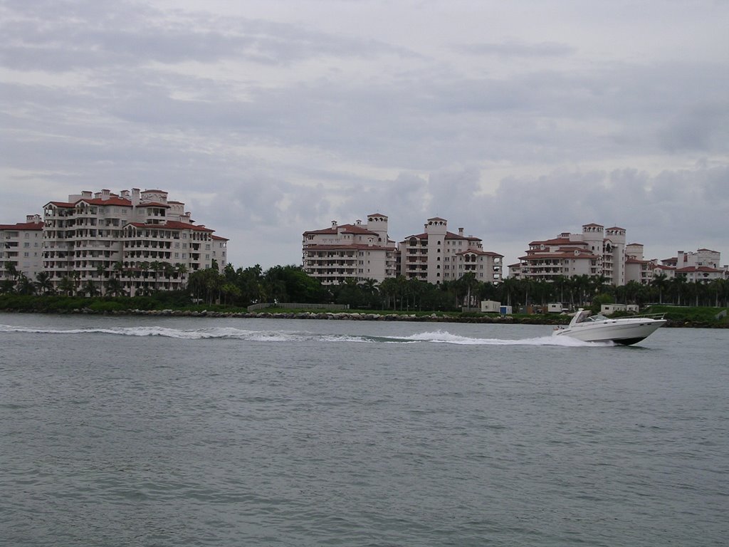 Fisher Island from Washington Ave by bigadin