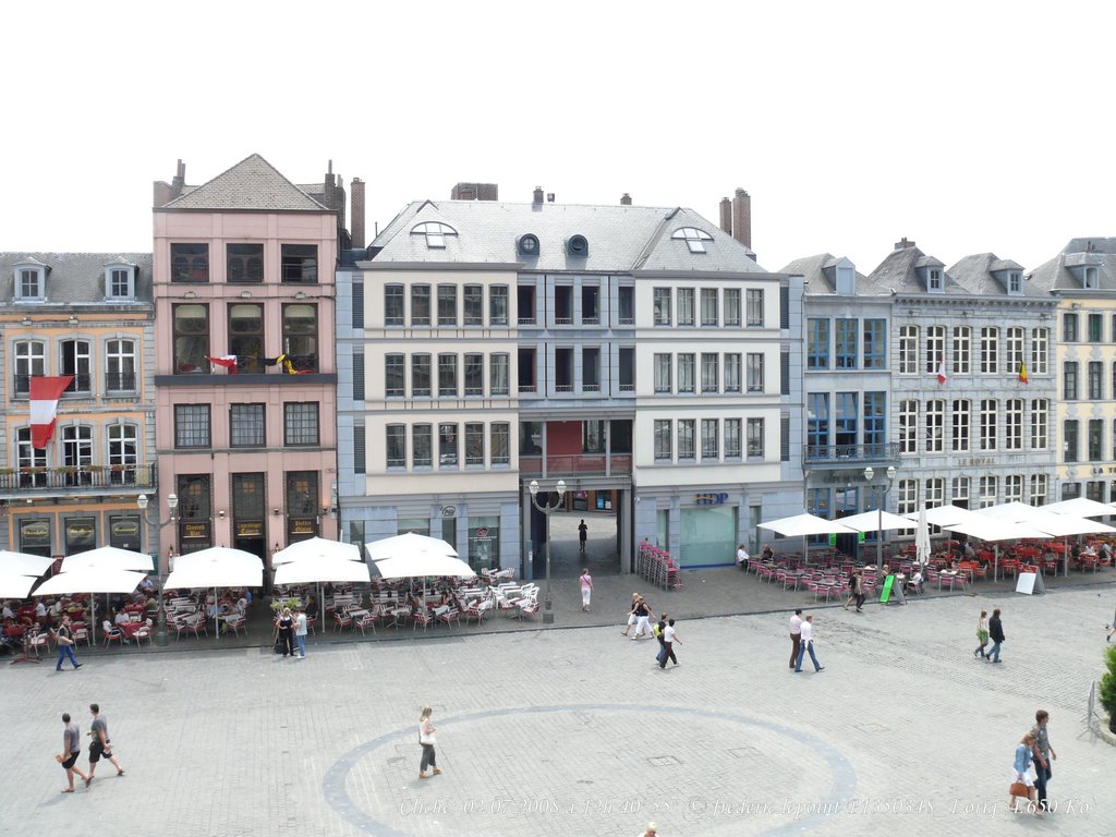 Grand Place vue du balcon du salon Gothique (PDV vers SE) by Frédéric LEPOINT