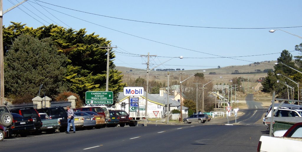 Looking south, Braidwood, NSW by DavidV