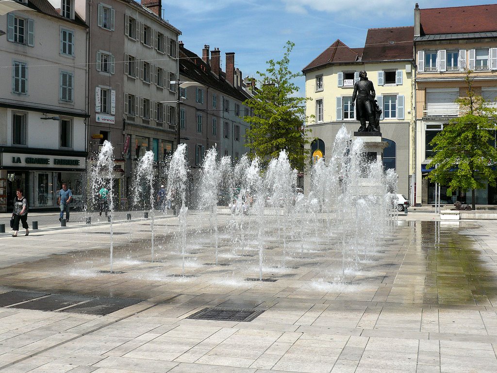 Fontaine et statue du Général Lecourbe by digitalfotoarchiv.ch