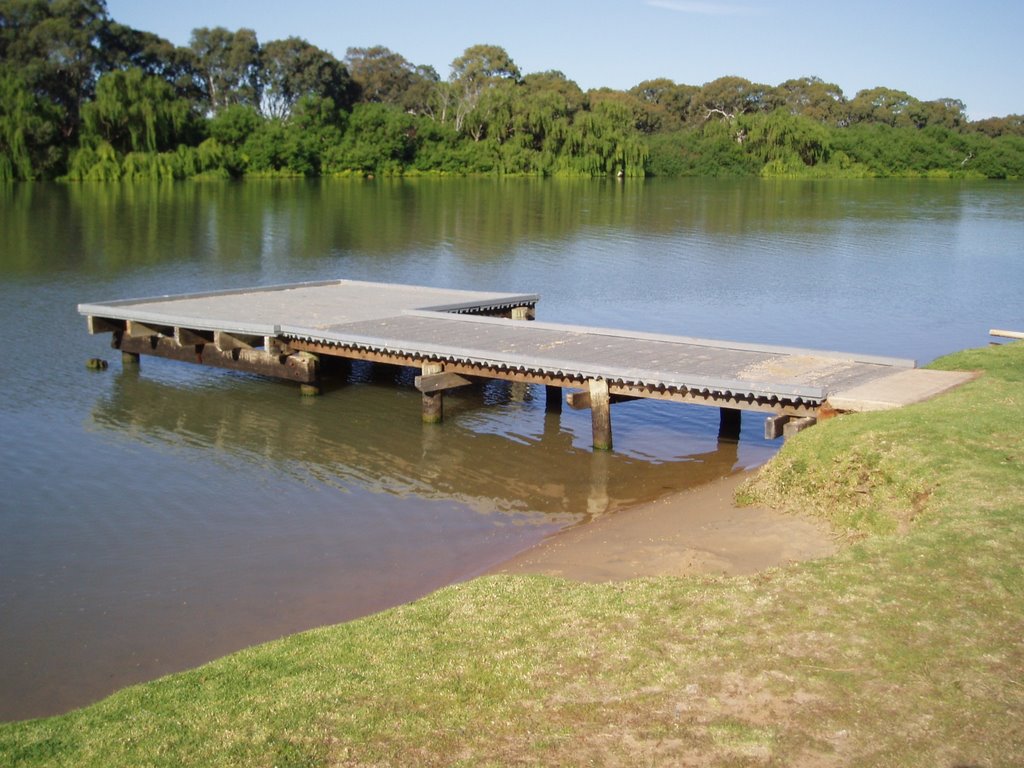 Small jetty at Long Island Reserve, Murray Bridge by guitarhero