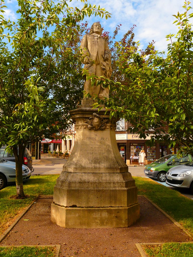 Statue de Jacques Daviel by Nicolas Aubé