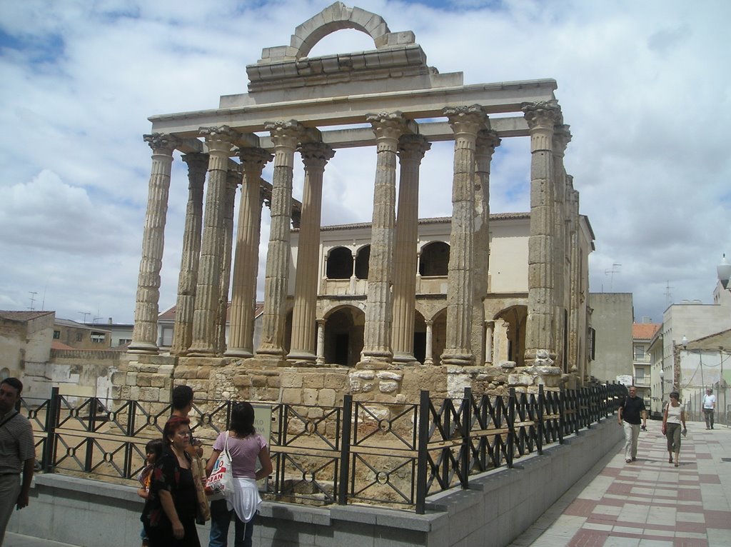 Templo de Diana by Jose Miguel Gil Corb…