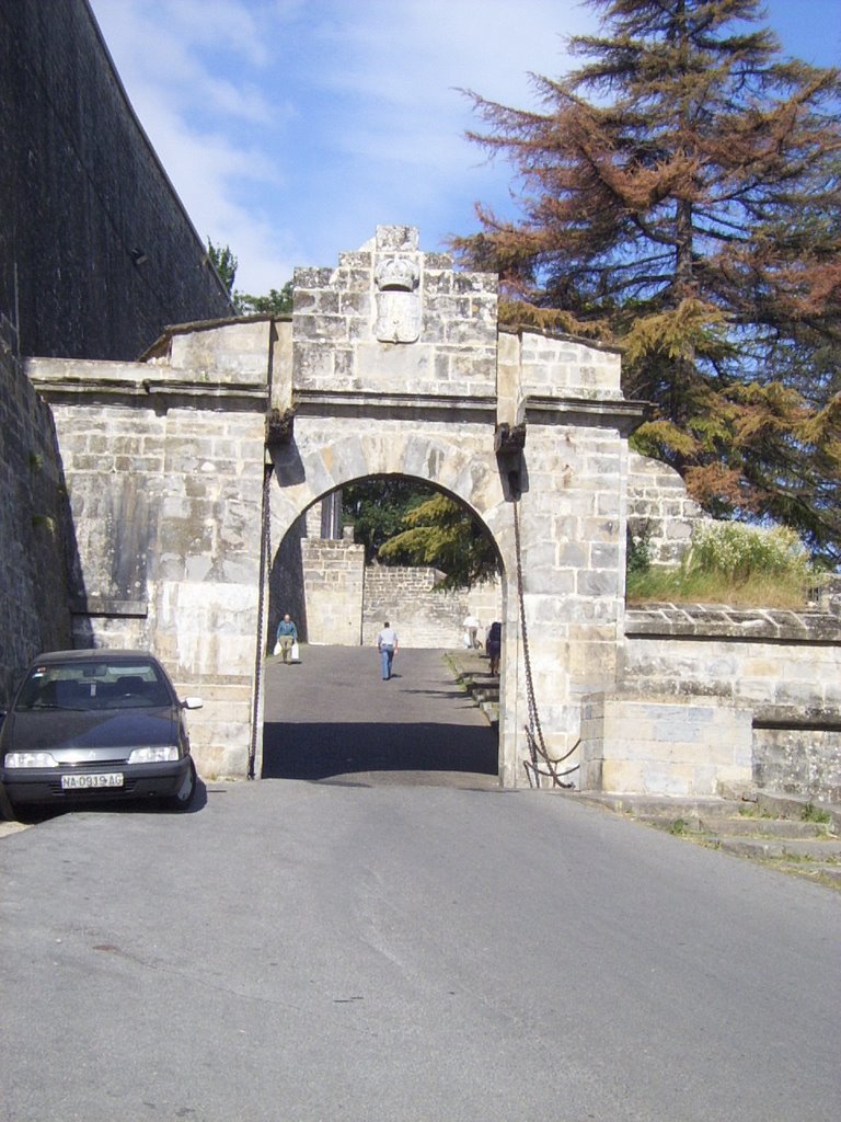 Pamplona Muralla by Bartomeu Homar Graxe…