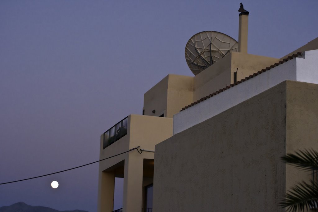 Full Moon, Koutouloufari, Crete, Greece by Wim Janssen