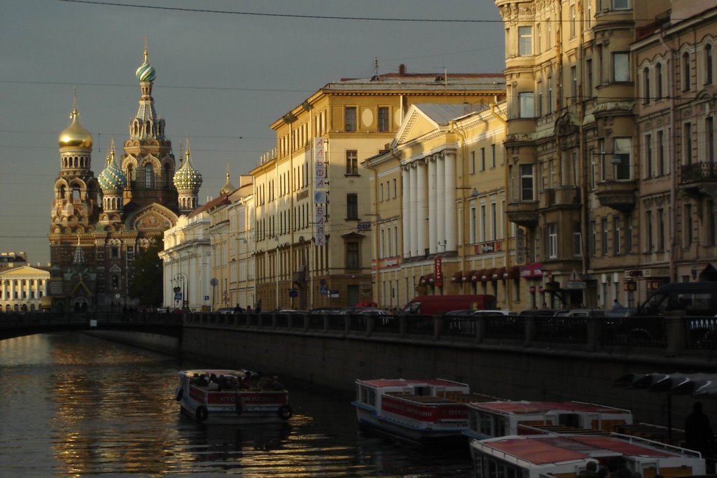 Blick vom Griboyedov -Kanal: Auferstehungskirche (Church of the Savior on Spilled Blood) by klaus040-panoramio d…