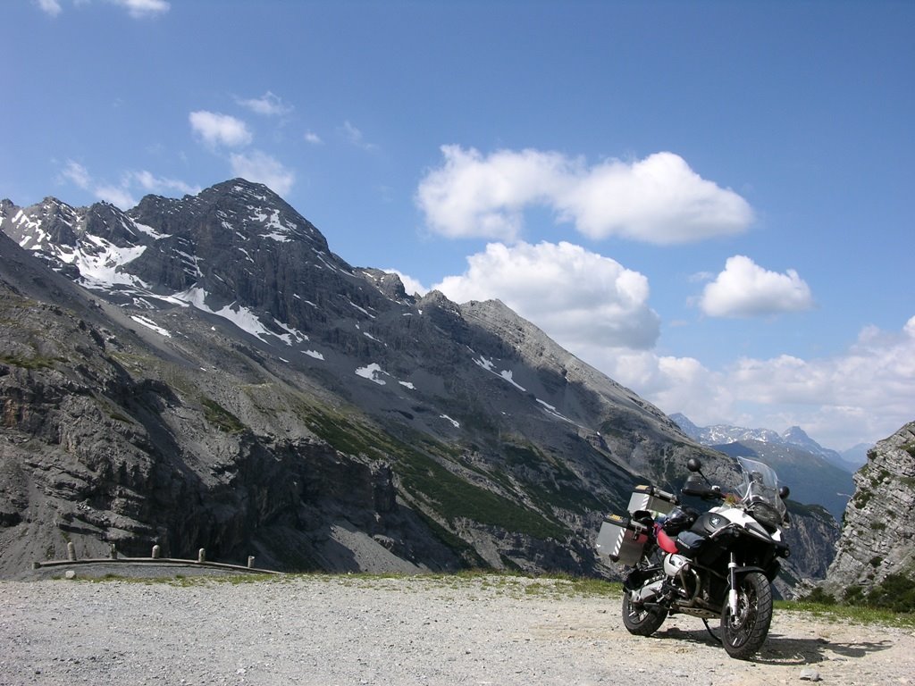 Stelvio Pass by charlie971