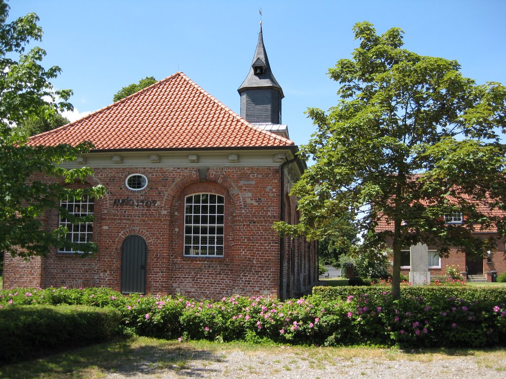 Krummendeich - ev. Kirche St. Nikolai (Seitenansicht mit Eingang) by Robert-68